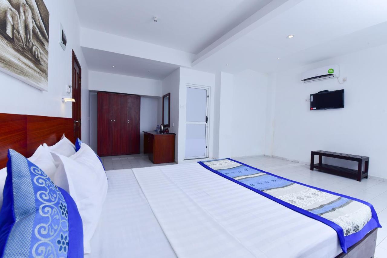 Lucky Seven Beach Resort Hikkaduwa Exterior foto