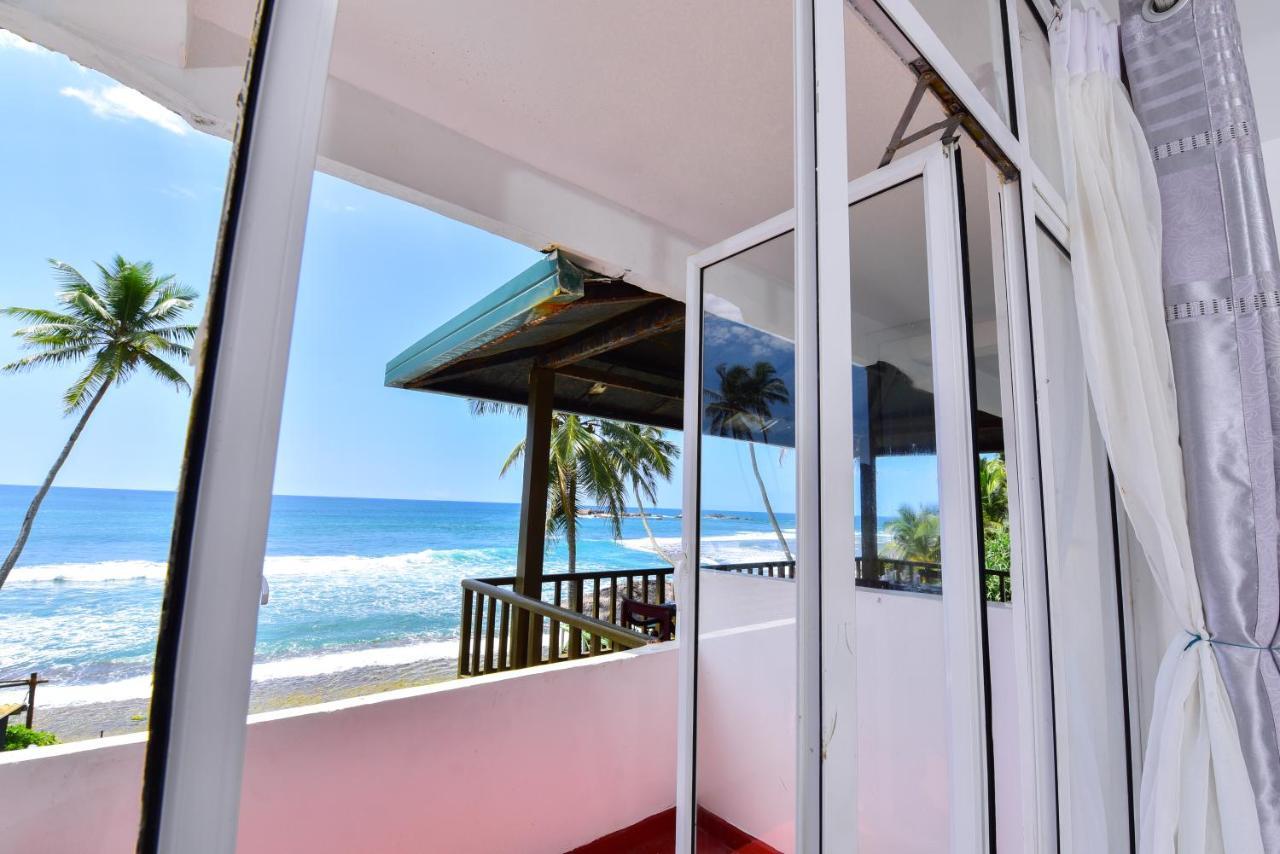 Lucky Seven Beach Resort Hikkaduwa Exterior foto