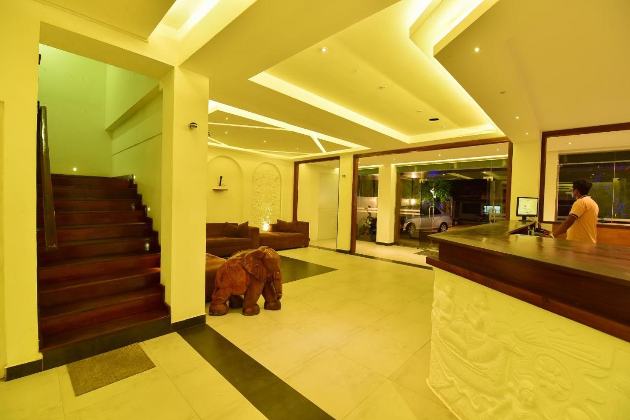 Lucky Seven Beach Resort Hikkaduwa Exterior foto